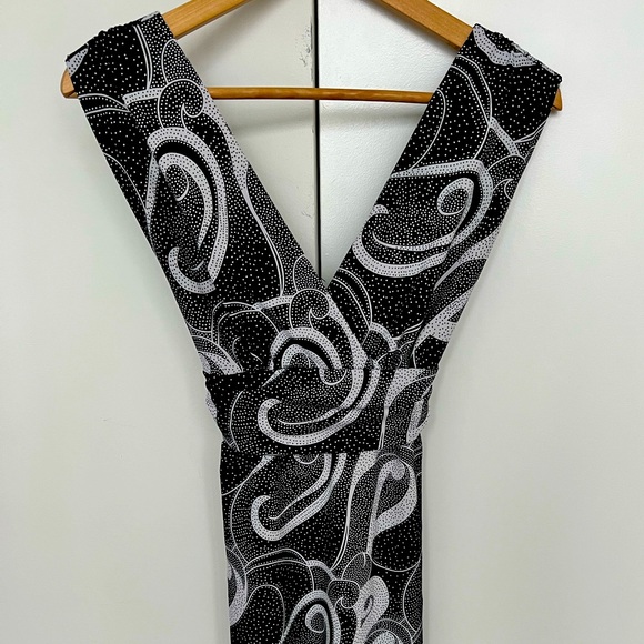 🖤Paisley b&w print low cut sexy evening / summer dress - Picture 3 of 16